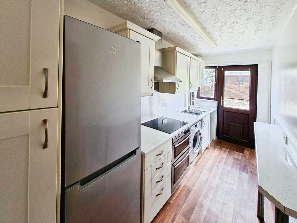 Property photo 3 of 8 Picture No. 06