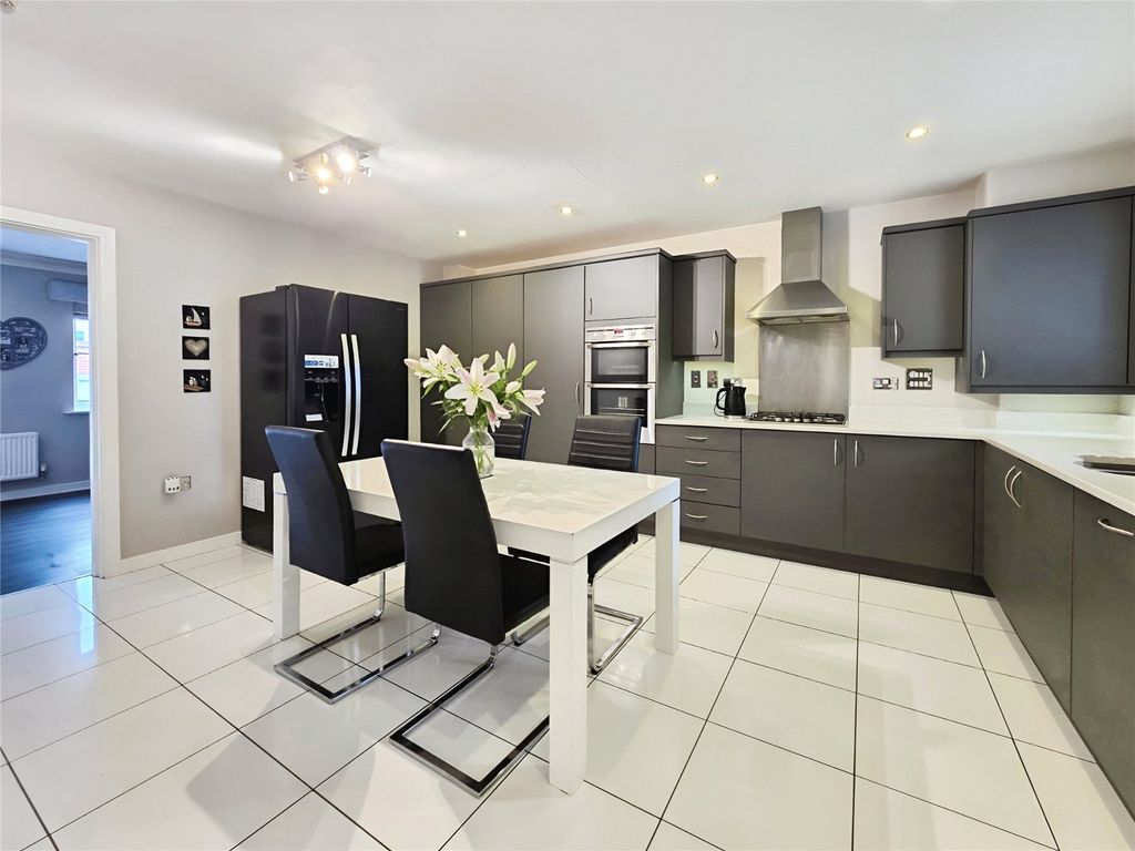 Property photo 2 of 16 Picture No. 15