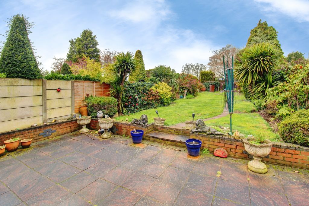 Property photo 2 of 18 Long Rear Garden