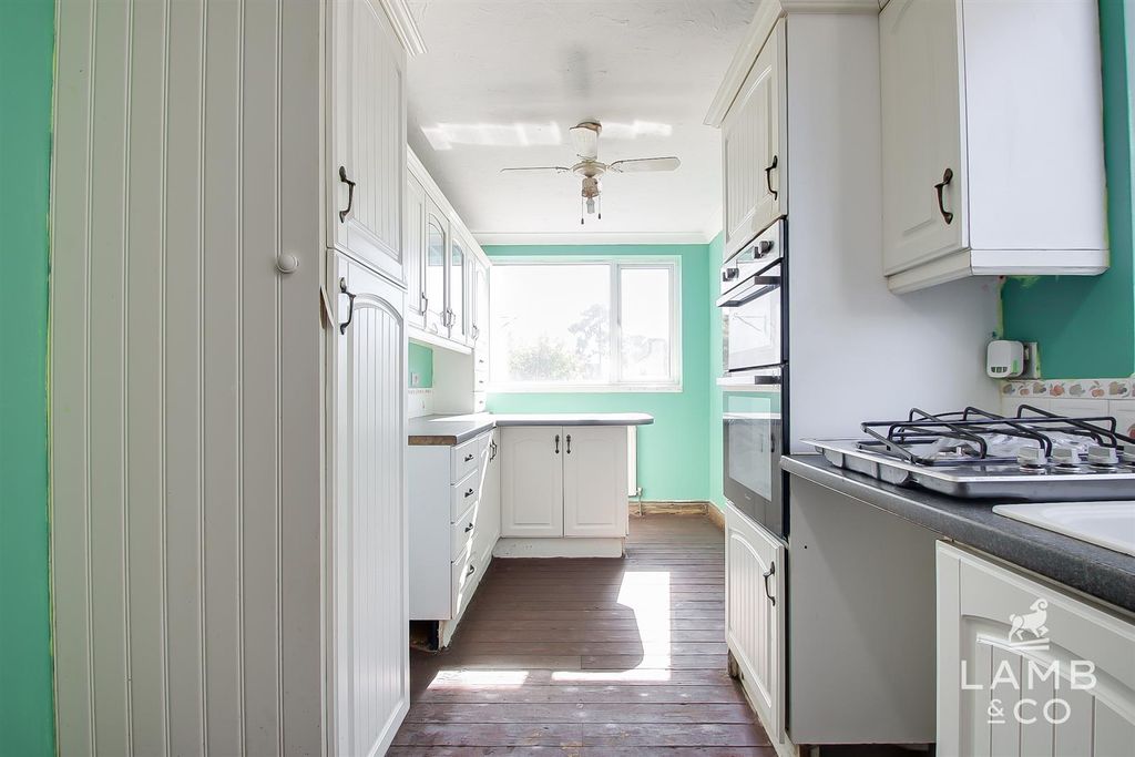 Property photo 3 of 19 Kitchen