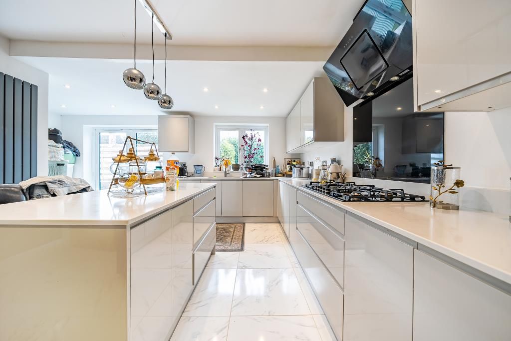 Property photo 3 of 19 Kitchen