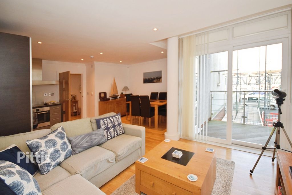 Property photo 1 of 7 Lounge 2