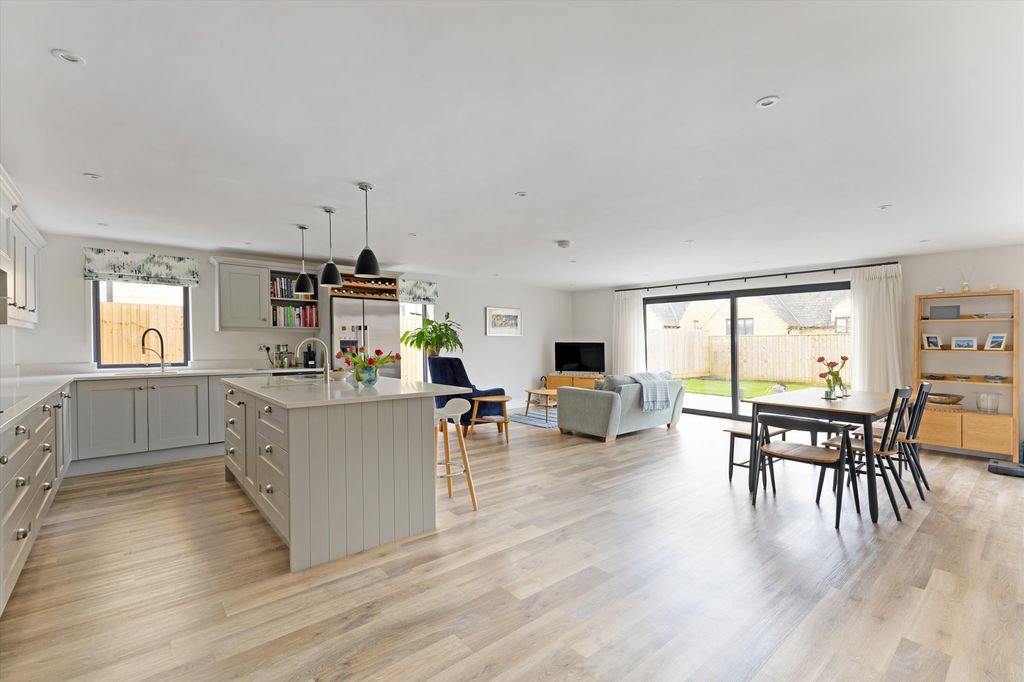 Property photo 3 of 21 Image