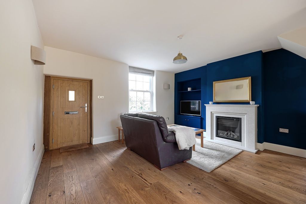Property photo 3 of 12 40132610