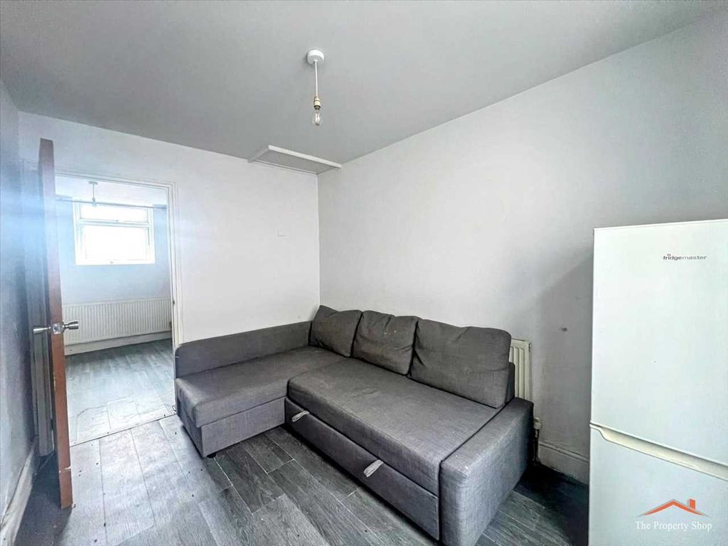 Property photo 3 of 6