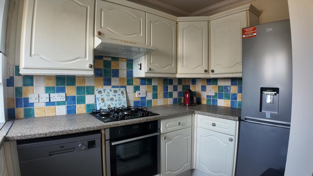 Property photo 2 of 10 Kitchen