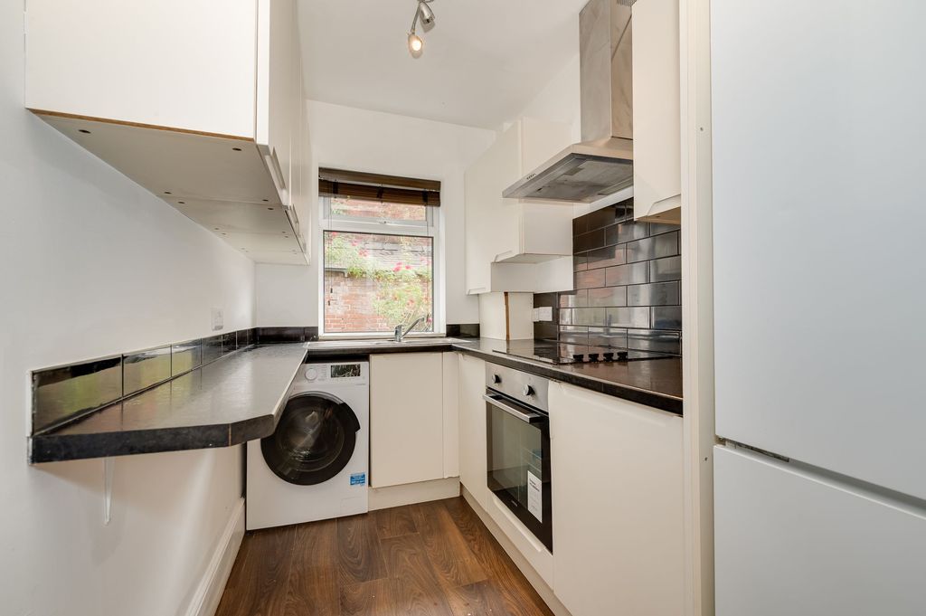 Property photo 2 of 23