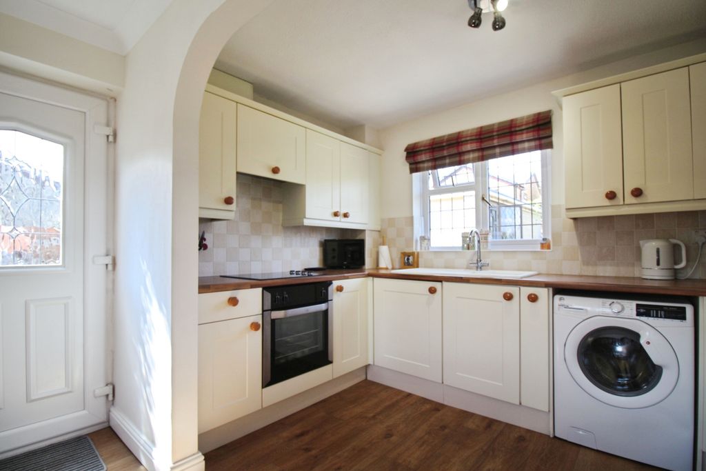 Property photo 2 of 21 Kitchen