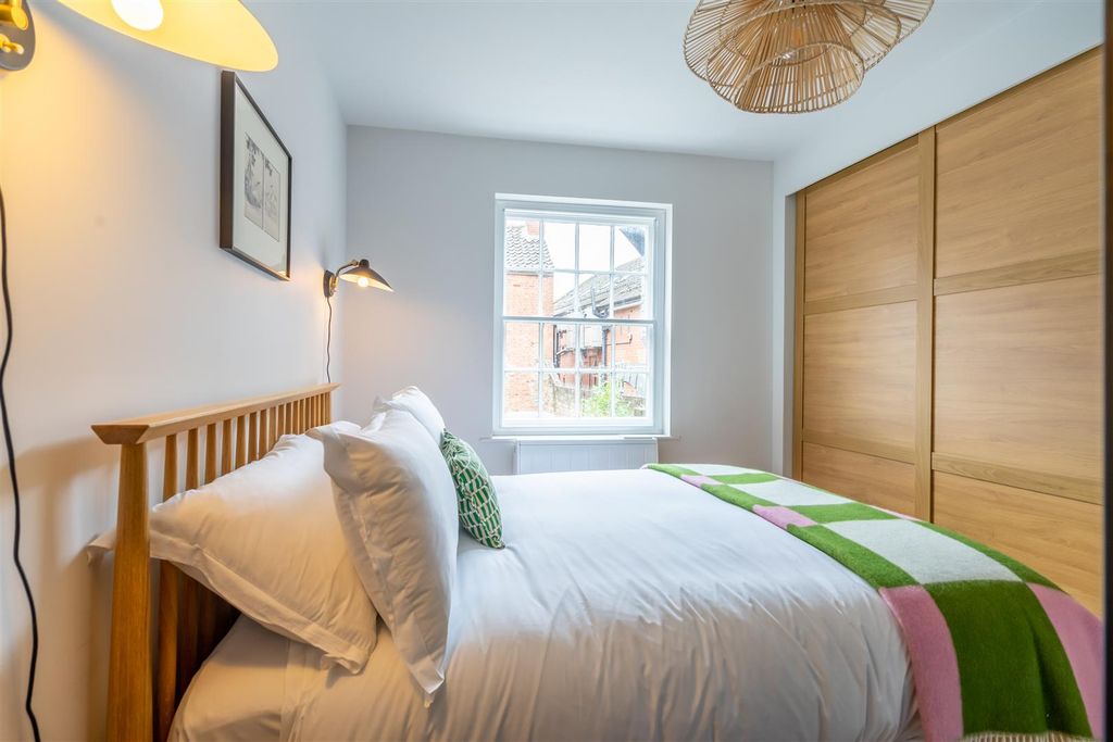 Property photo 2 of 7 2 Lund Court (2 Of 31).Jpg