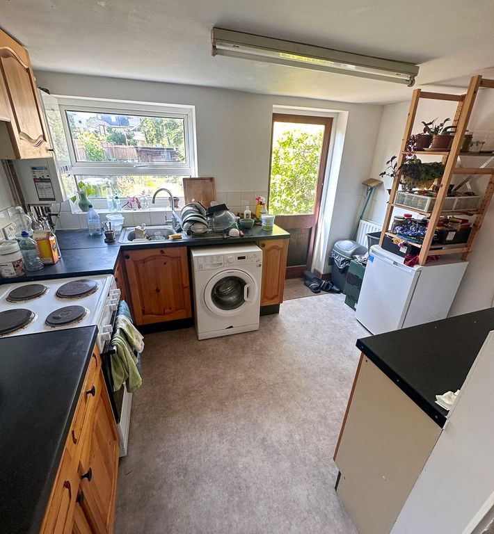 Property photo 2 of 9 Kitchen