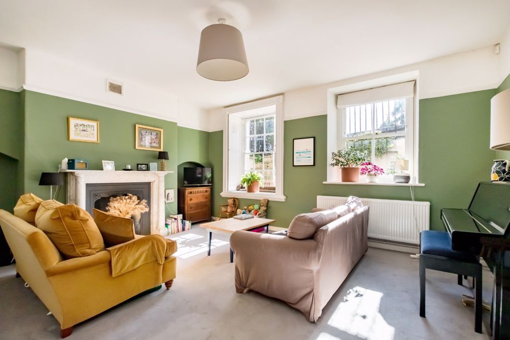 Property photo 3 of 11 Sitting Room