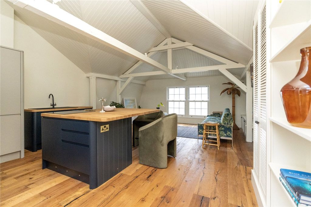 Property photo 3 of 22 Picture No. 05