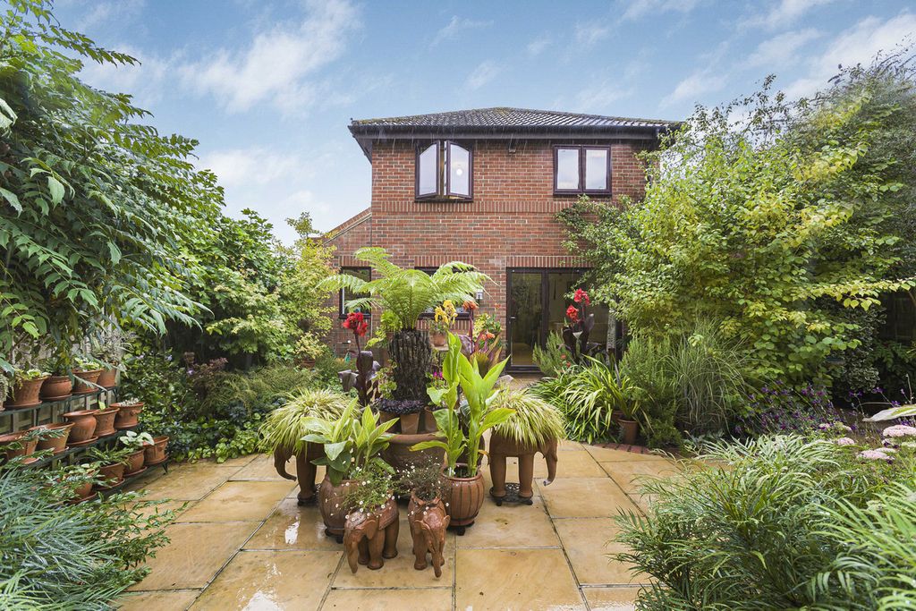 Property photo 2 of 26