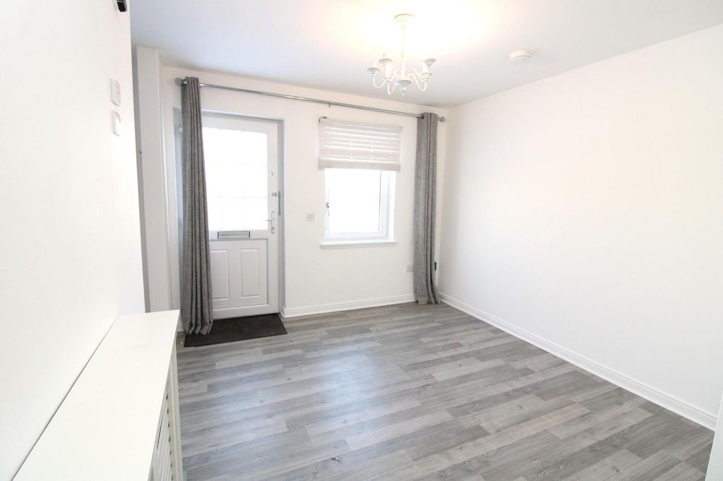 Property photo 3 of 16 Lounge