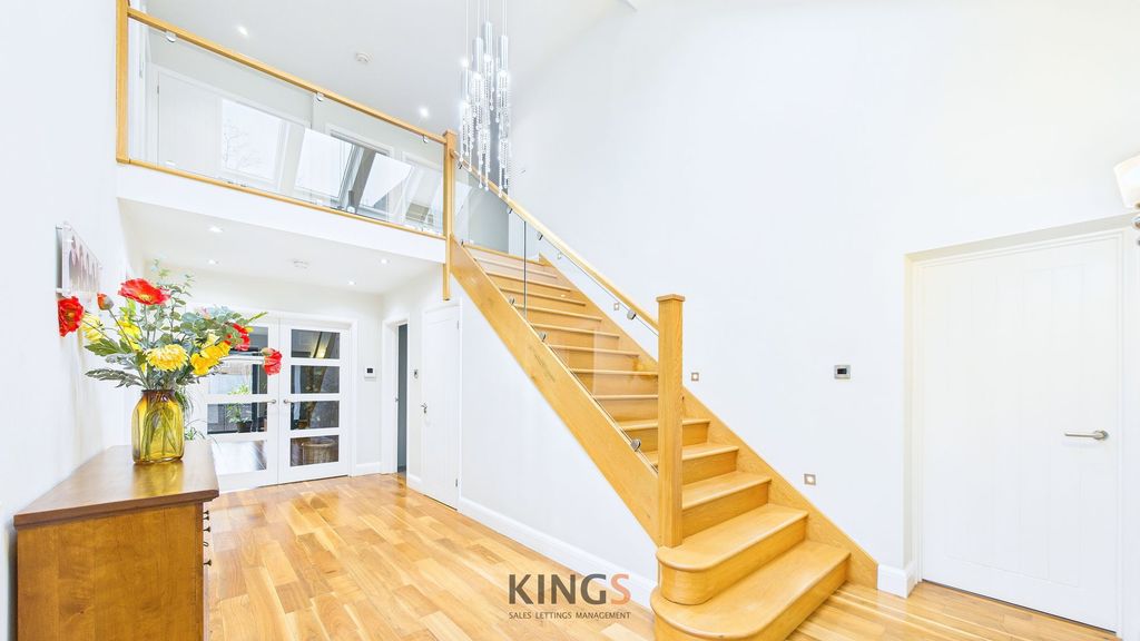 Additional image 9 of 5 bed detached house for saleUpland Drive, Brookmans Park AL9