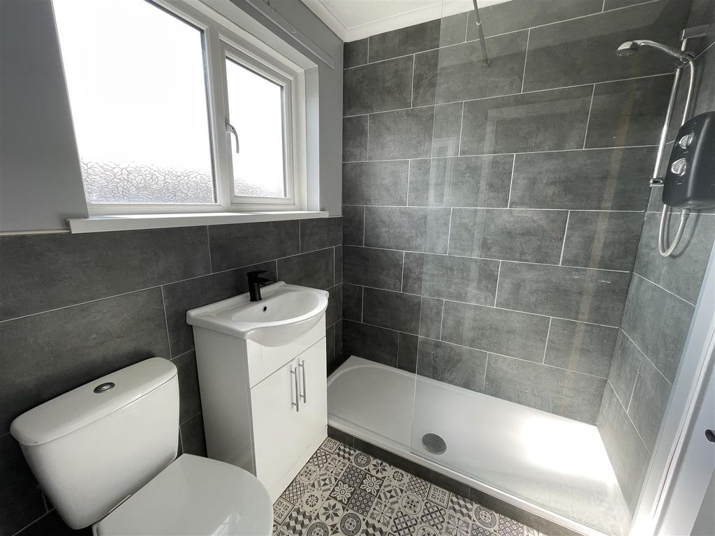 Property photo 3 of 27 Shower Room