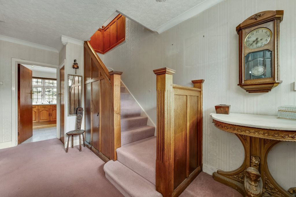 Property photo 2 of 22 Entrance Hall