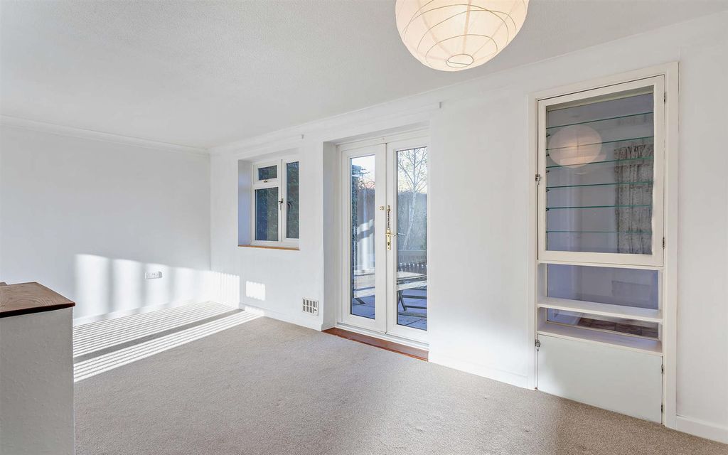 Property photo 3 of 22 8671639-Interior01-800.Jpg