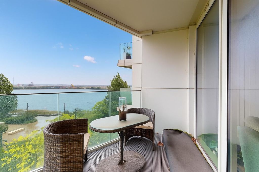Property photo 2 of 11 Balcony With A River View At Royal Crest Avenue Fo