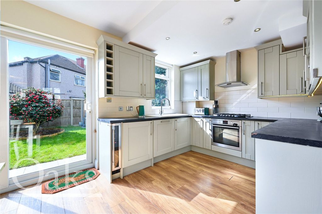 Property photo 3 of 12 Picture No. 11