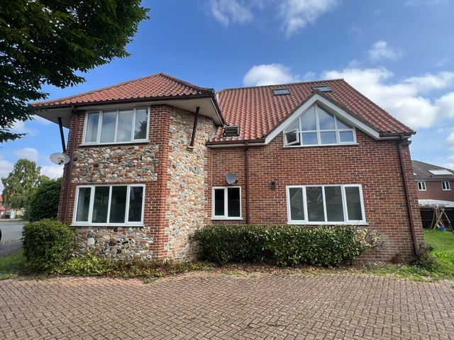 Property photo 1 of 8 Exterior