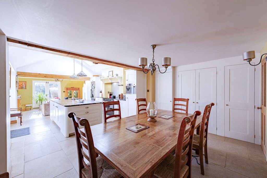 Property photo 1 of 38 Kitchen/Dining (4)