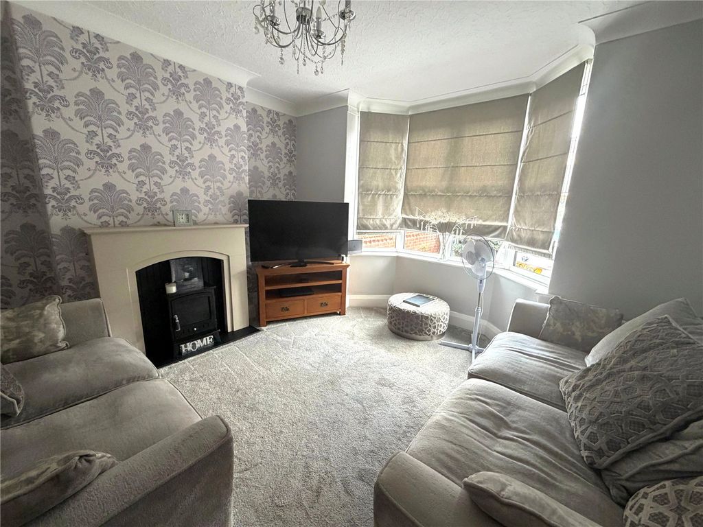 Property photo 2 of 12 Lounge