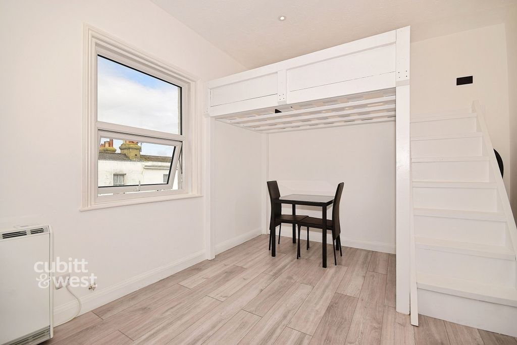 Property photo 2 of 9 1Ec9717A-Dsc_4222