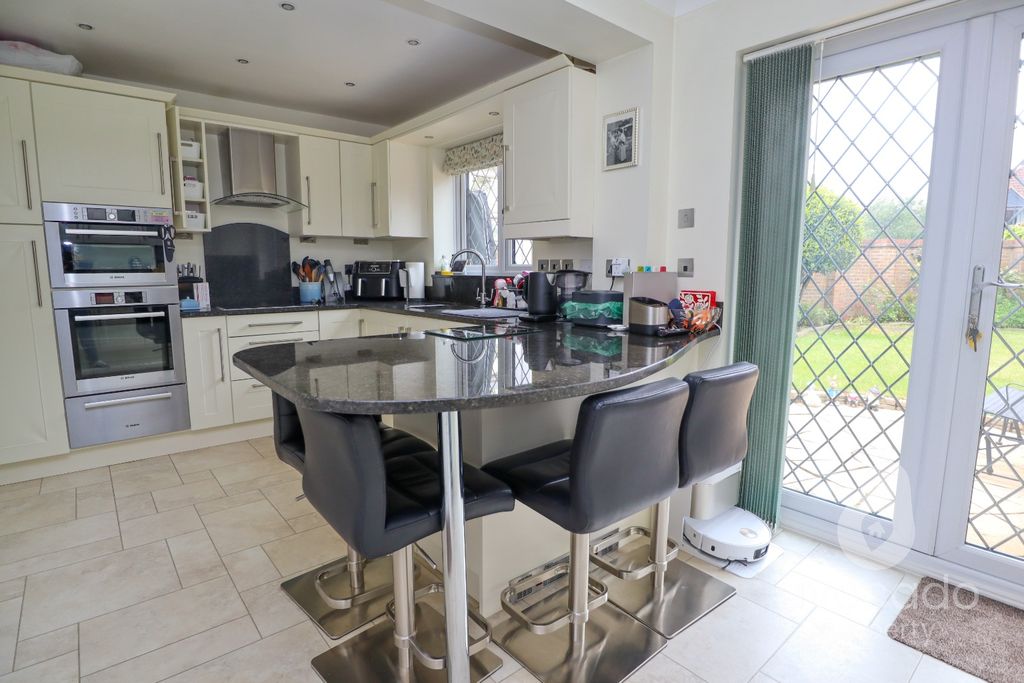 Property photo 3 of 11 5185698
