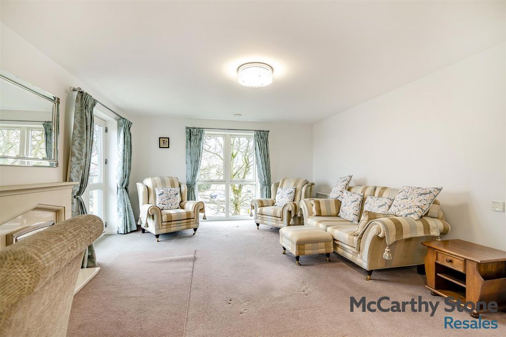 Property photo 3 of 22 8681485-Interior14.Jpg