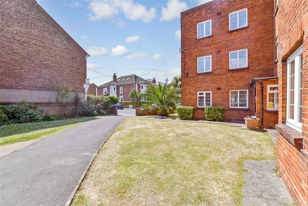 Property photo 1 of 11 Communal Gardens