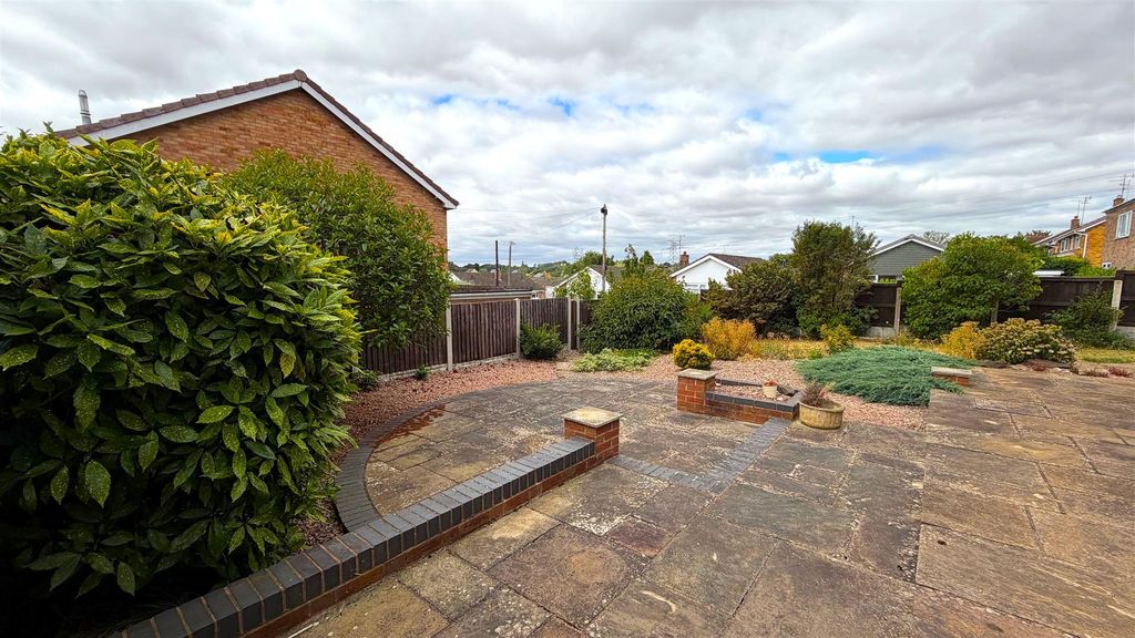 Property photo 3 of 24 Garden (1).Jpg