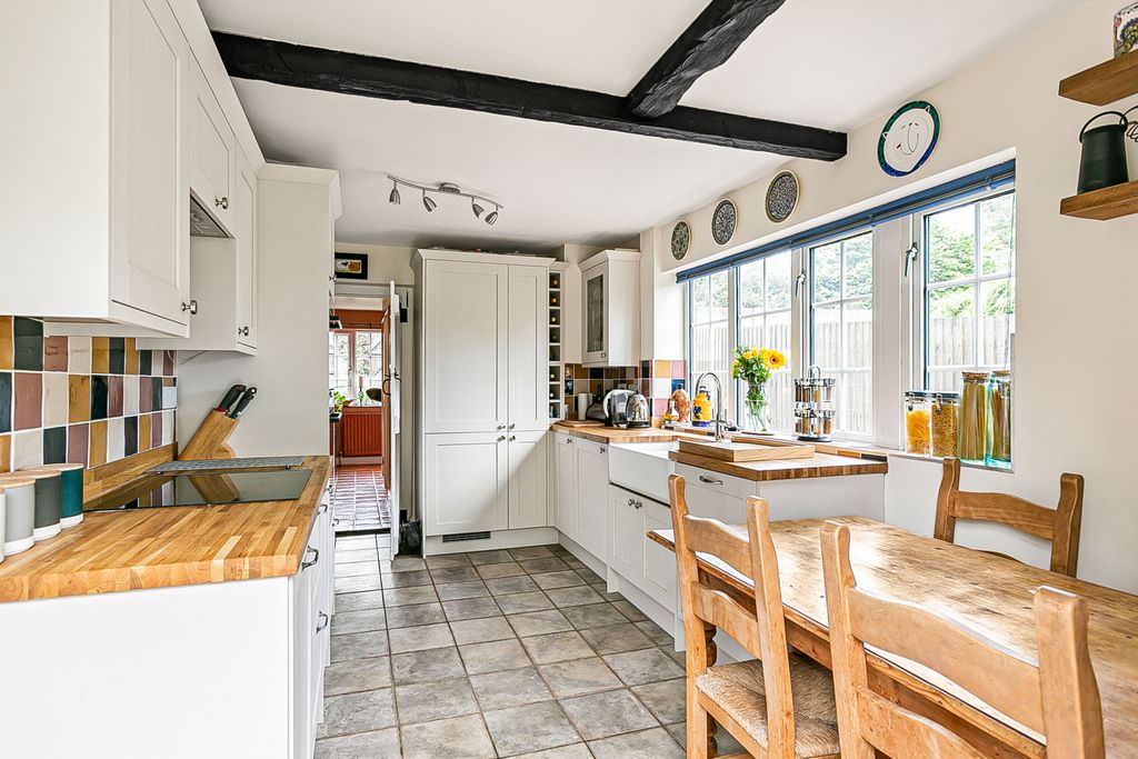 Property photo 3 of 20 Kitchen