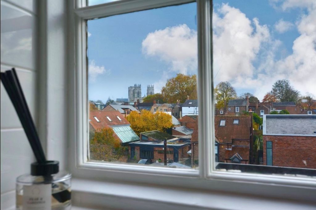 Property photo 3 of 7 York Minster View