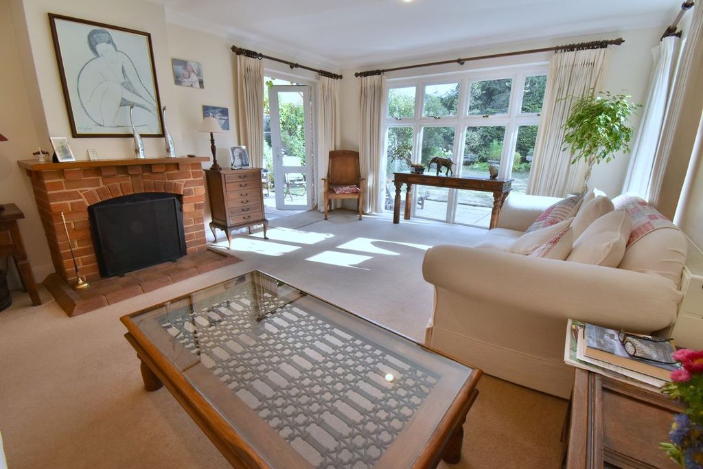 Property photo 2 of 31