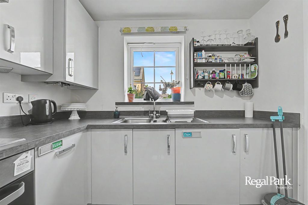 Property photo 2 of 23 Kitchen