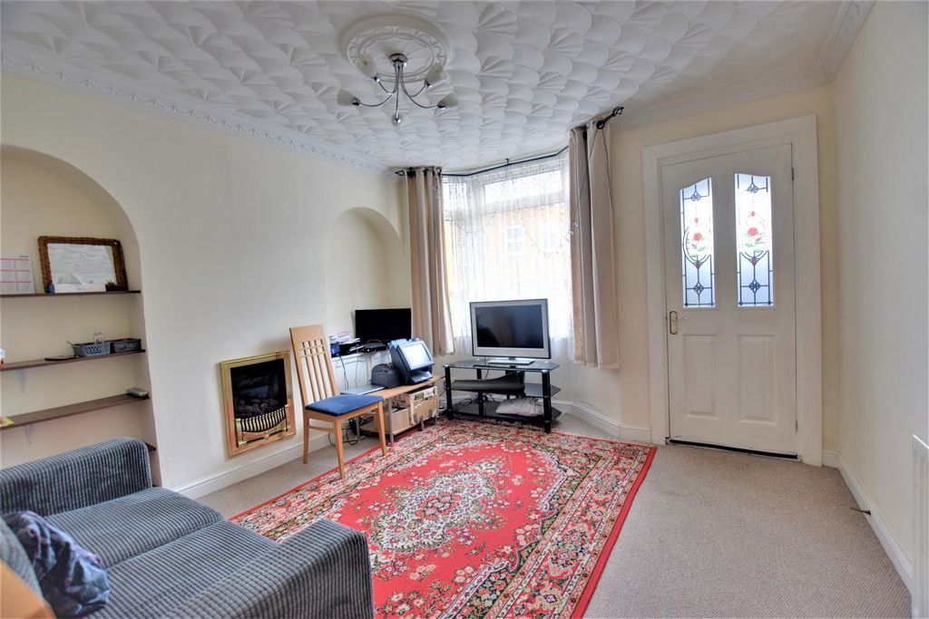 Property photo 3 of 8