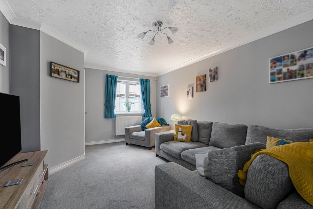 Property photo 3 of 24 Sitting Room (2)