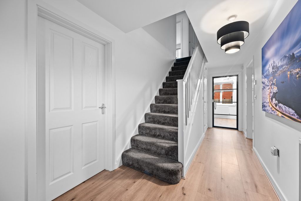 Property photo 2 of 33