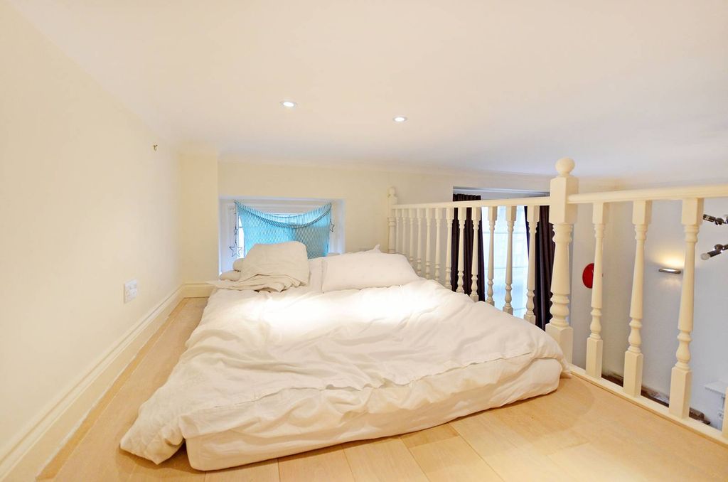 Property photo 1 of 2