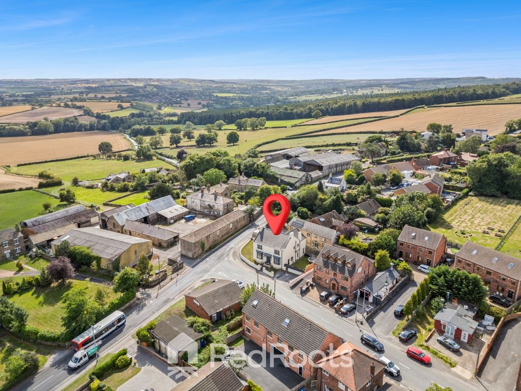 Property photo 2 of 36 4038773