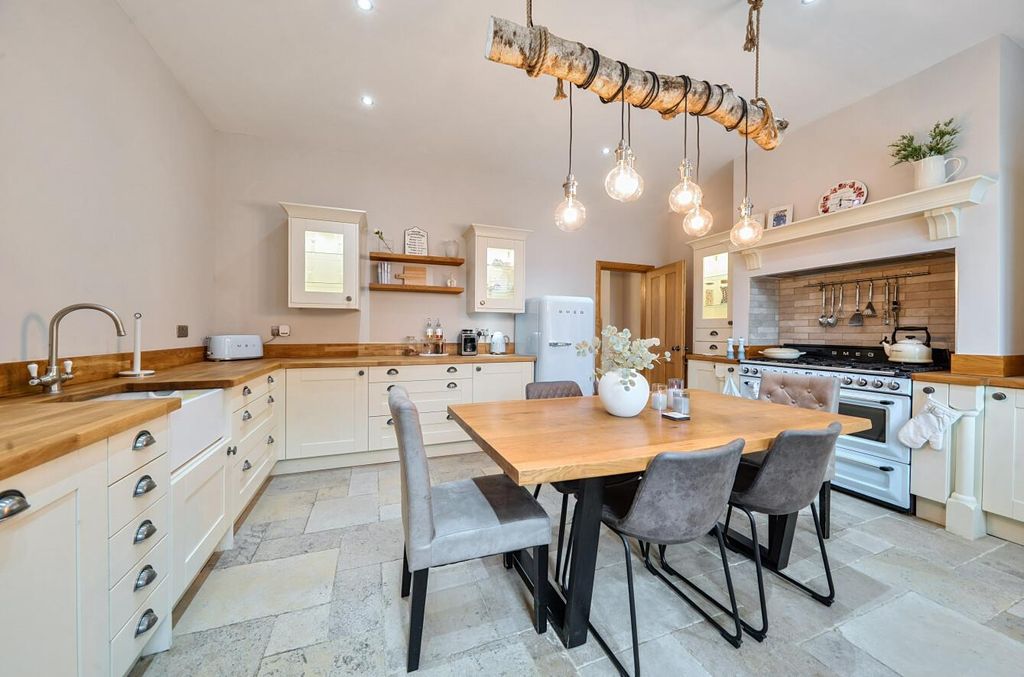 Property photo 3 of 24 1329590-15-687E39395Ef91.Jpg