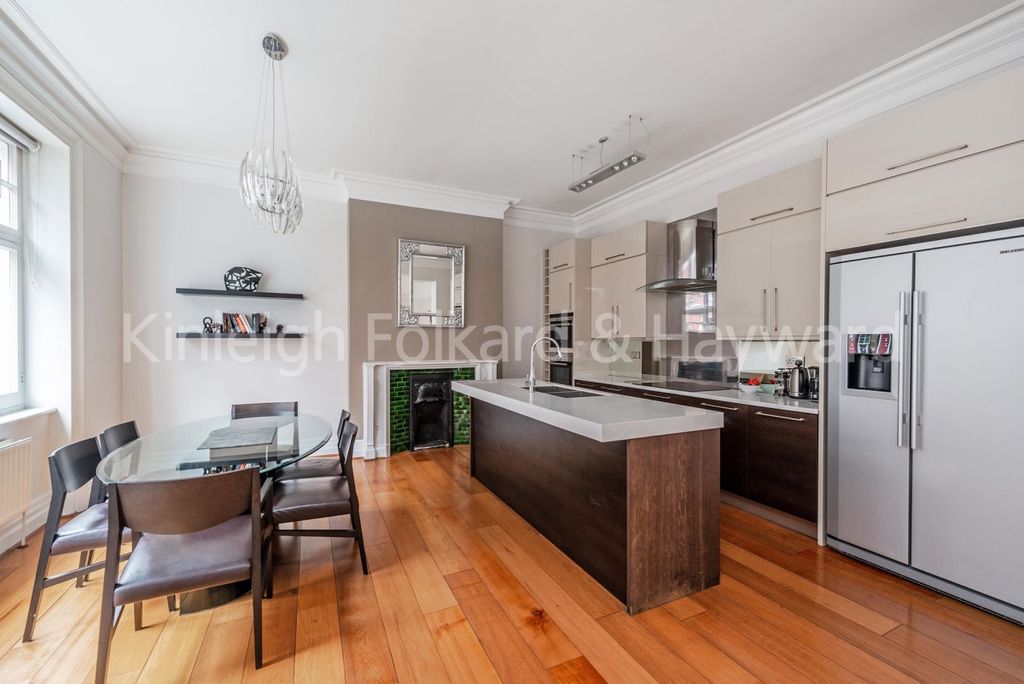 Property photo 2 of 11 Kitchen