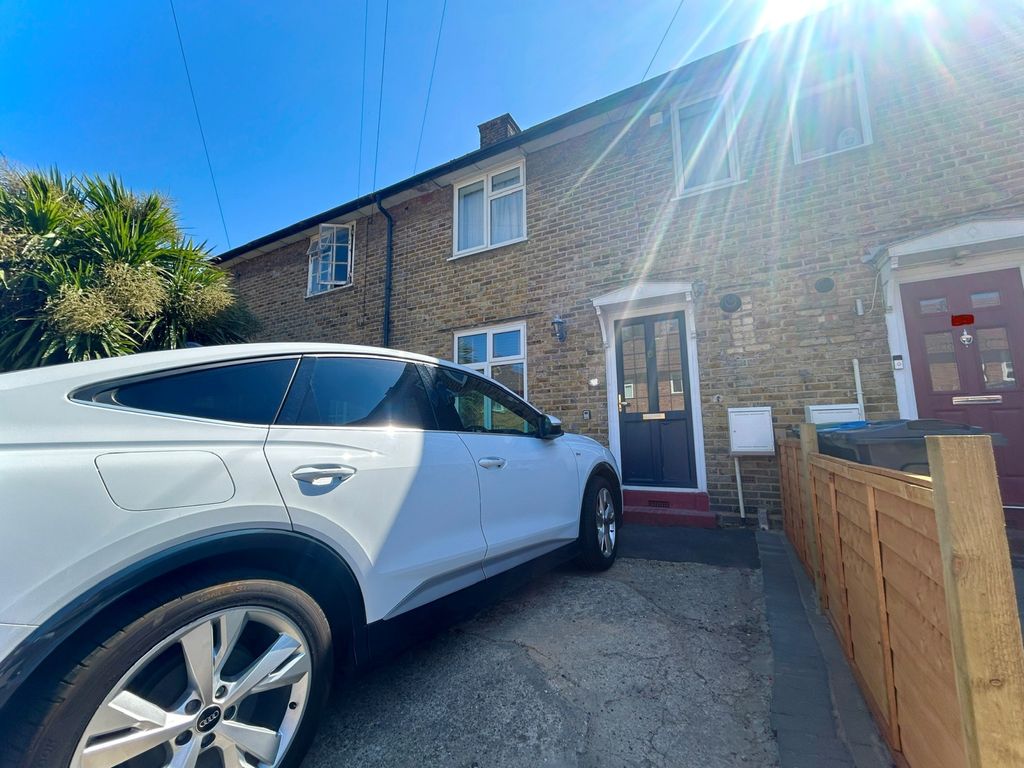 Property photo 1 of 16 2 Bedroom Terraced For Rent