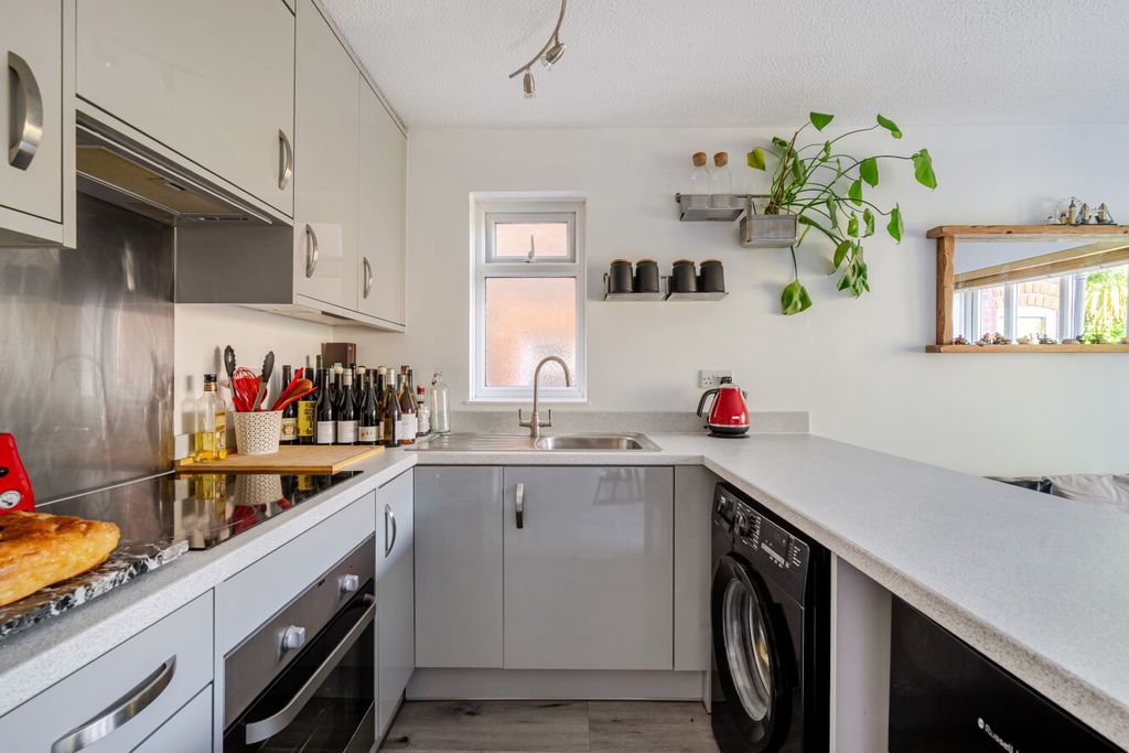 Property photo 3 of 13 1468153-11-6A1806...