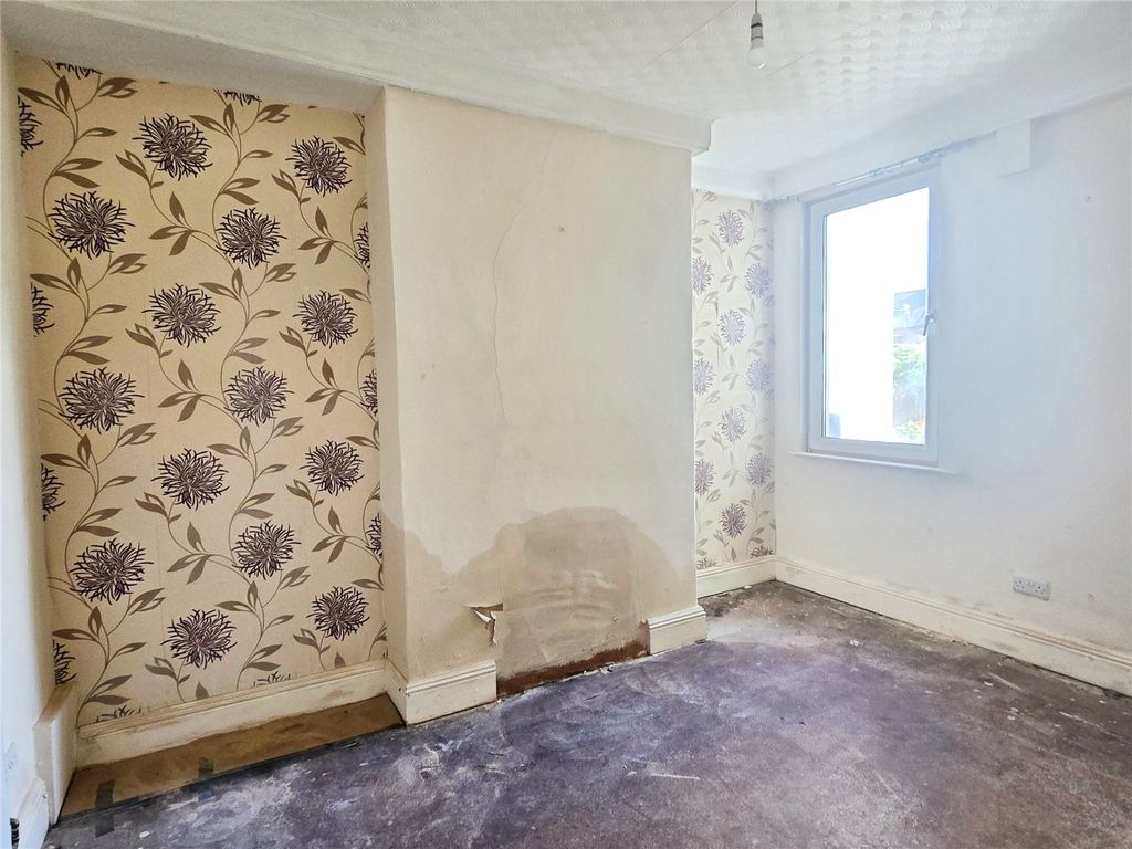 Property photo 3 of 10 Sitting/Dining Room