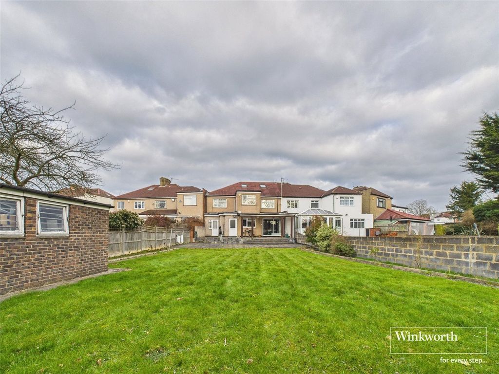 Property photo 2 of 12 Garden