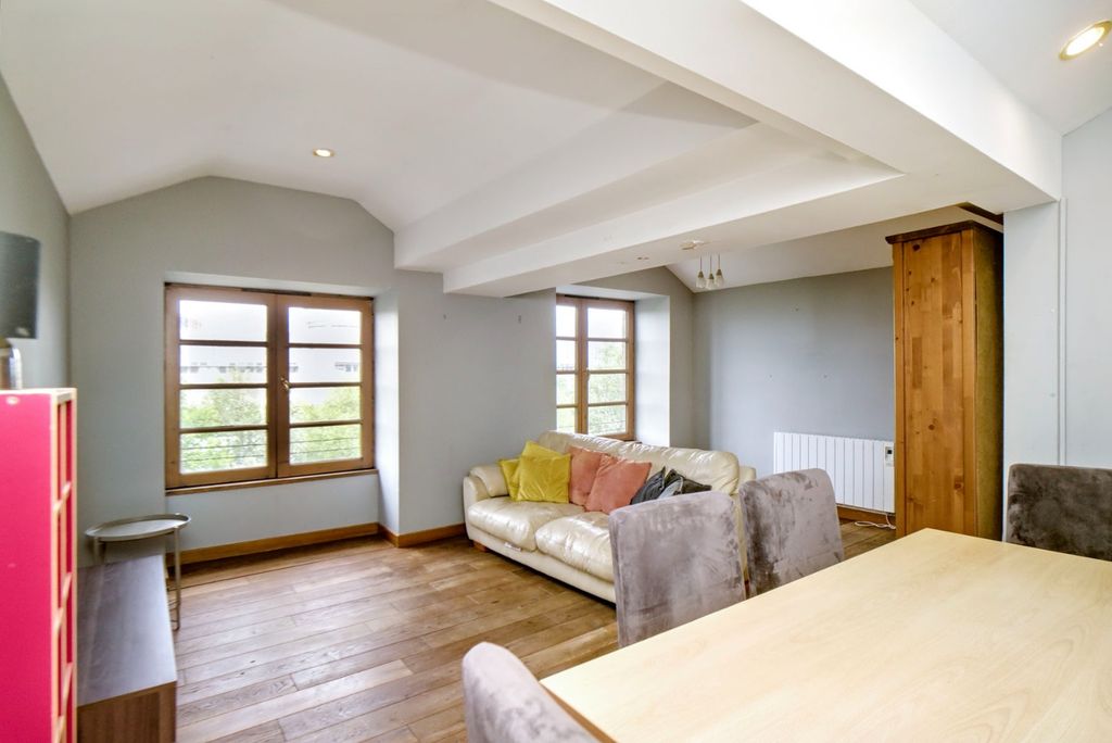 Property photo 2 of 12 4403025