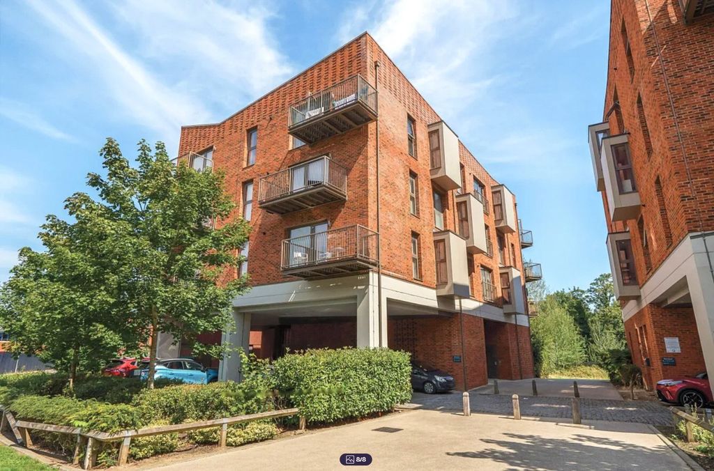 Property photo 2 of 8 Building