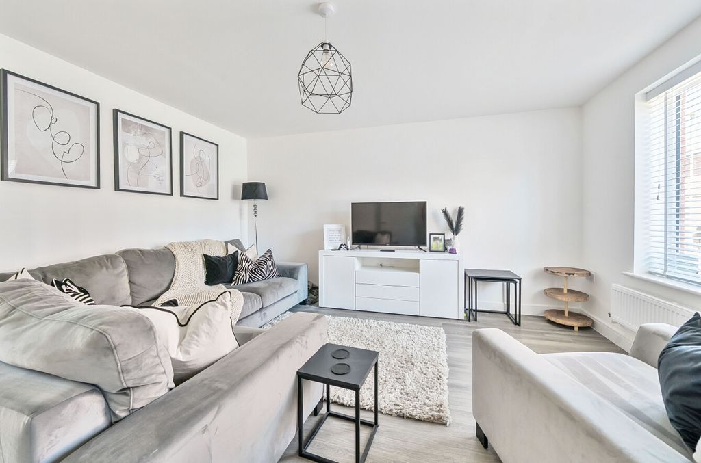 Property photo 2 of 11 1321627-17-686F91...